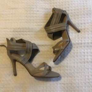 Nine west leather gray cross cross strap sandal
